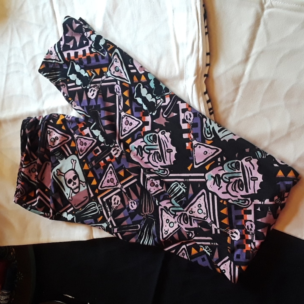 Lularoe OS Halloween Leggings Zombie Skulls